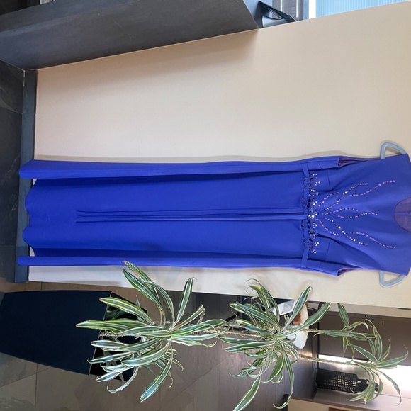 Beautiful Custom Gown - Picture 2 of 6